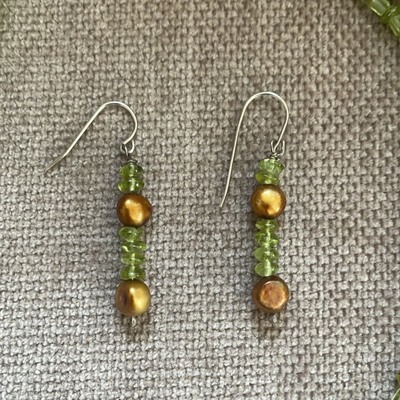 Peridot colored beads and pearl necklace - Picture 4 of 5